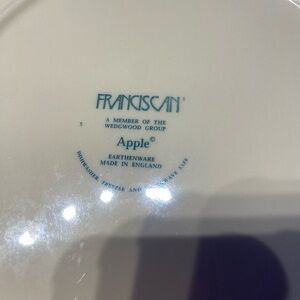 Vintage Franciscan APPLE dinner plates set of 4. Minor usual wear. England 10.75
